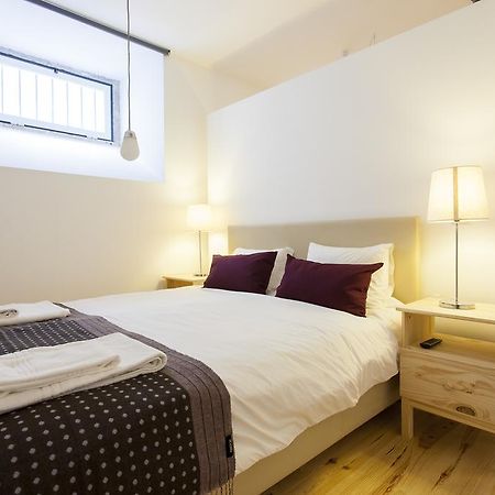 Joivy Cosy 1-Bed Flat With Workspace In Santa Catarina, Moments From Luis De Camoes Sq Lisboa الغرفة الصورة