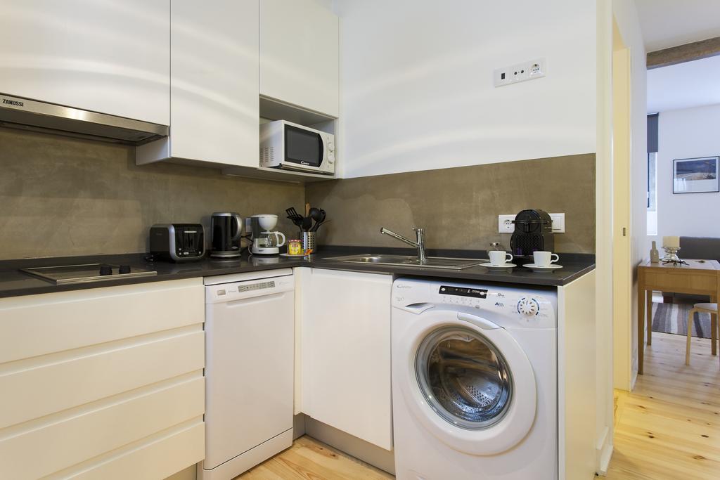 Joivy Cosy 1-Bed Flat With Workspace In Santa Catarina, Moments From Luis De Camoes Sq Lisboa الغرفة الصورة
