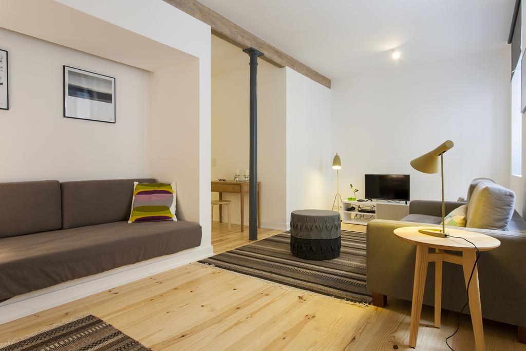 Joivy Cosy 1-Bed Flat With Workspace In Santa Catarina, Moments From Luis De Camoes Sq Lisboa الغرفة الصورة