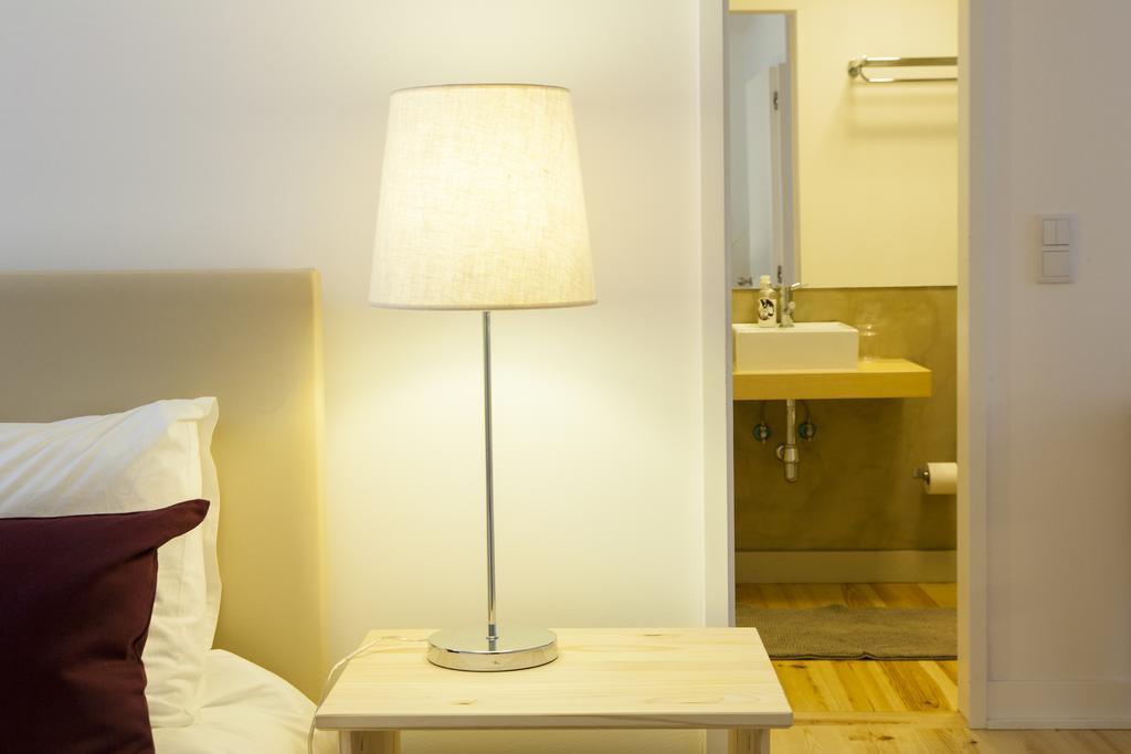 Joivy Cosy 1-Bed Flat With Workspace In Santa Catarina, Moments From Luis De Camoes Sq Lisboa الغرفة الصورة