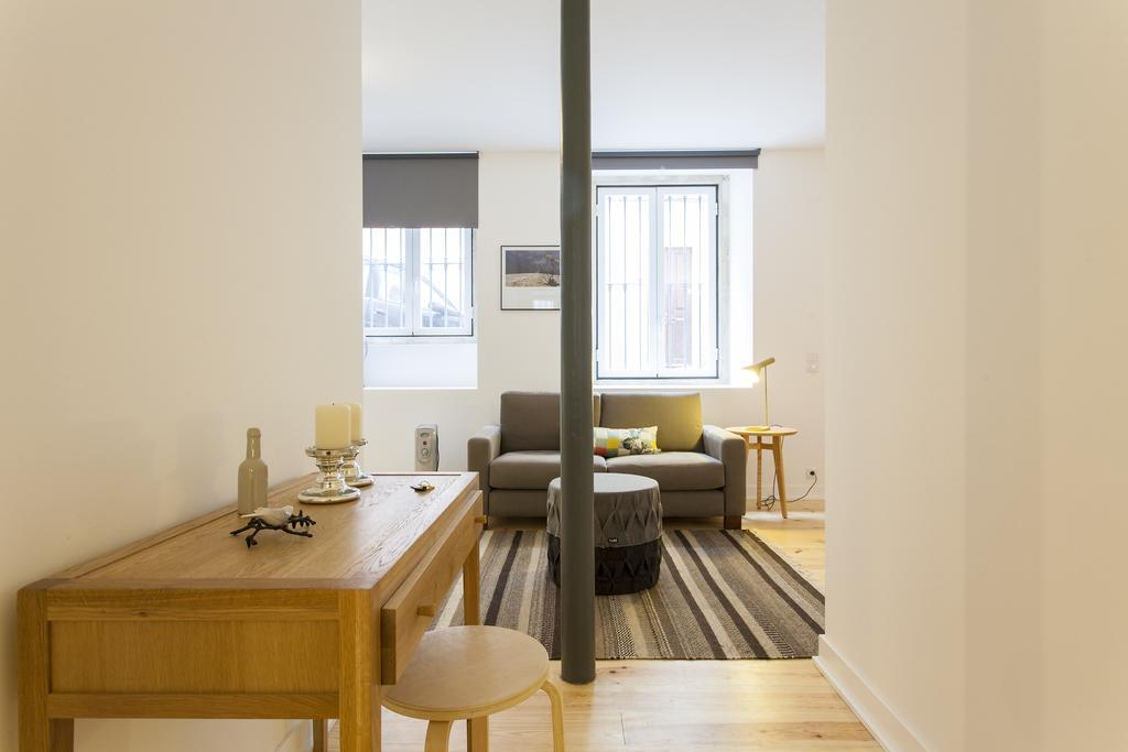 Joivy Cosy 1-Bed Flat With Workspace In Santa Catarina, Moments From Luis De Camoes Sq Lisboa الغرفة الصورة