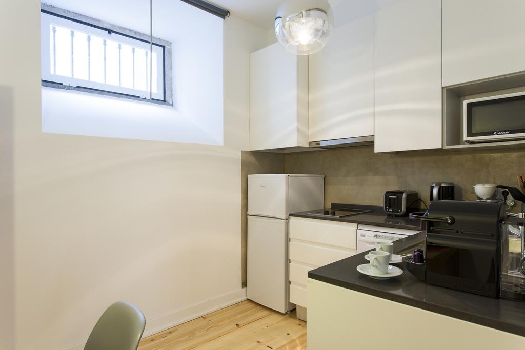 Joivy Cosy 1-Bed Flat With Workspace In Santa Catarina, Moments From Luis De Camoes Sq Lisboa الغرفة الصورة