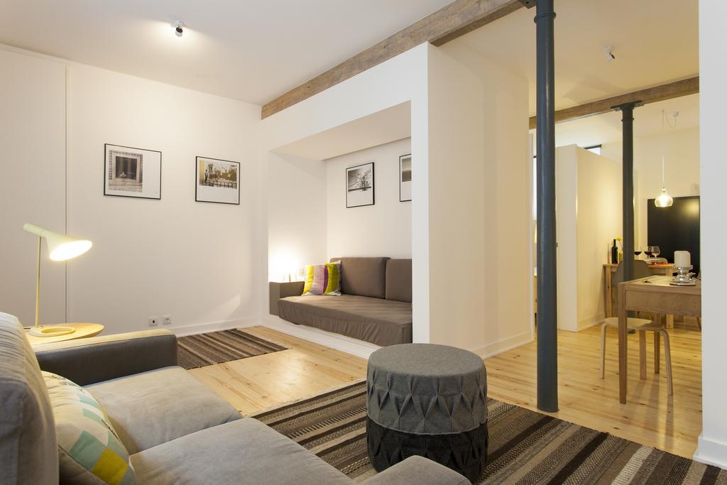 Joivy Cosy 1-Bed Flat With Workspace In Santa Catarina, Moments From Luis De Camoes Sq Lisboa الغرفة الصورة